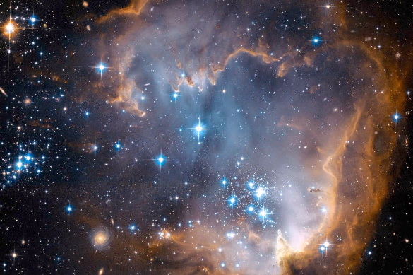 снимки телескопа хаббл кластер звезд N 90